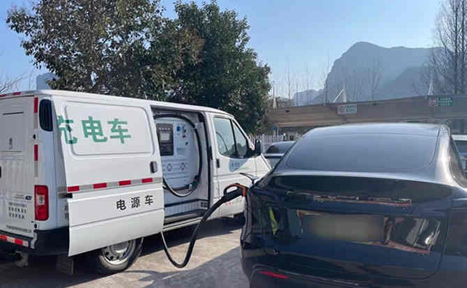 泰来汽车搭电