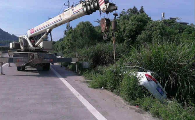 泰来重载吊车救援 泰来重载吊车救援